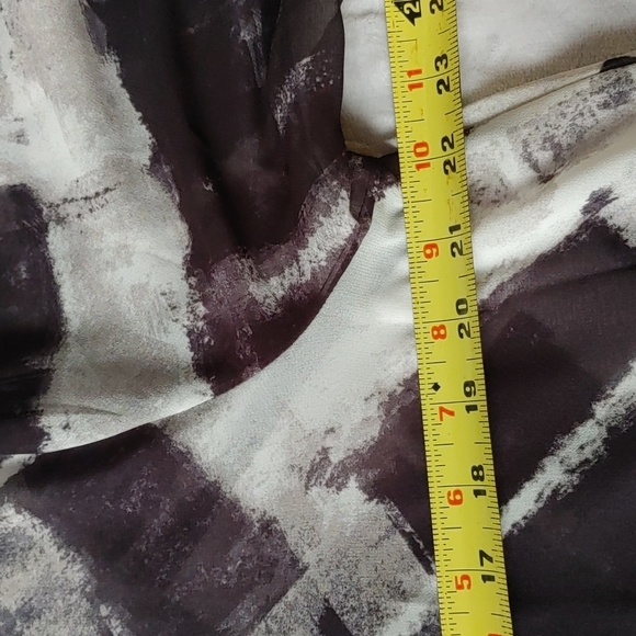 Semi-Sheer Flowy Blouse - Picture 5 of 8